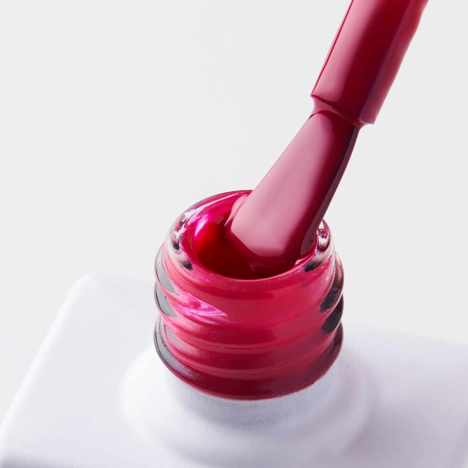 Inveray hybrid gél lakk piros No.235 SNOW QUEEN - Image 2